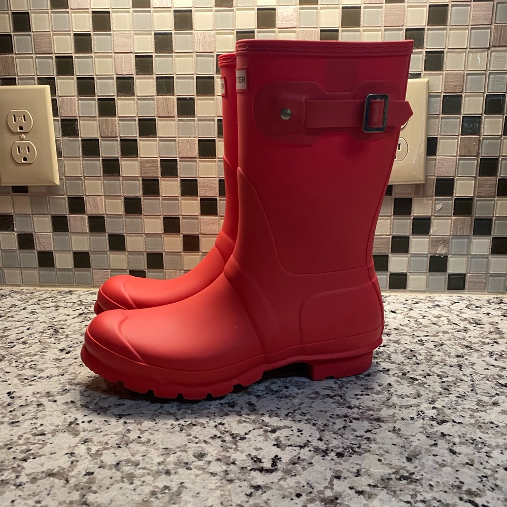 SIZE 9 SHORT HUNTER RAIN BOOTS HOT PINK